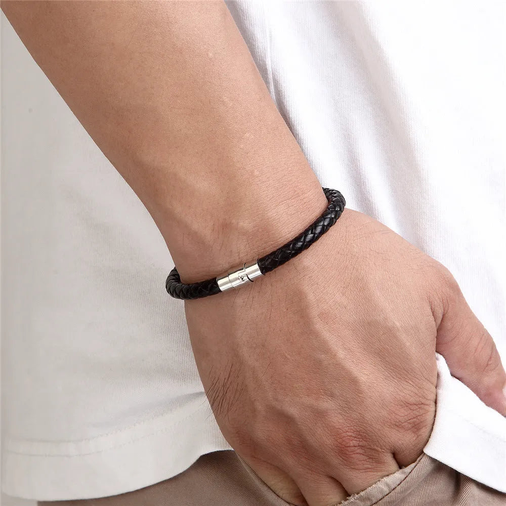 Geometric titanium steel wire bracelet with magnetic closure in silver tone