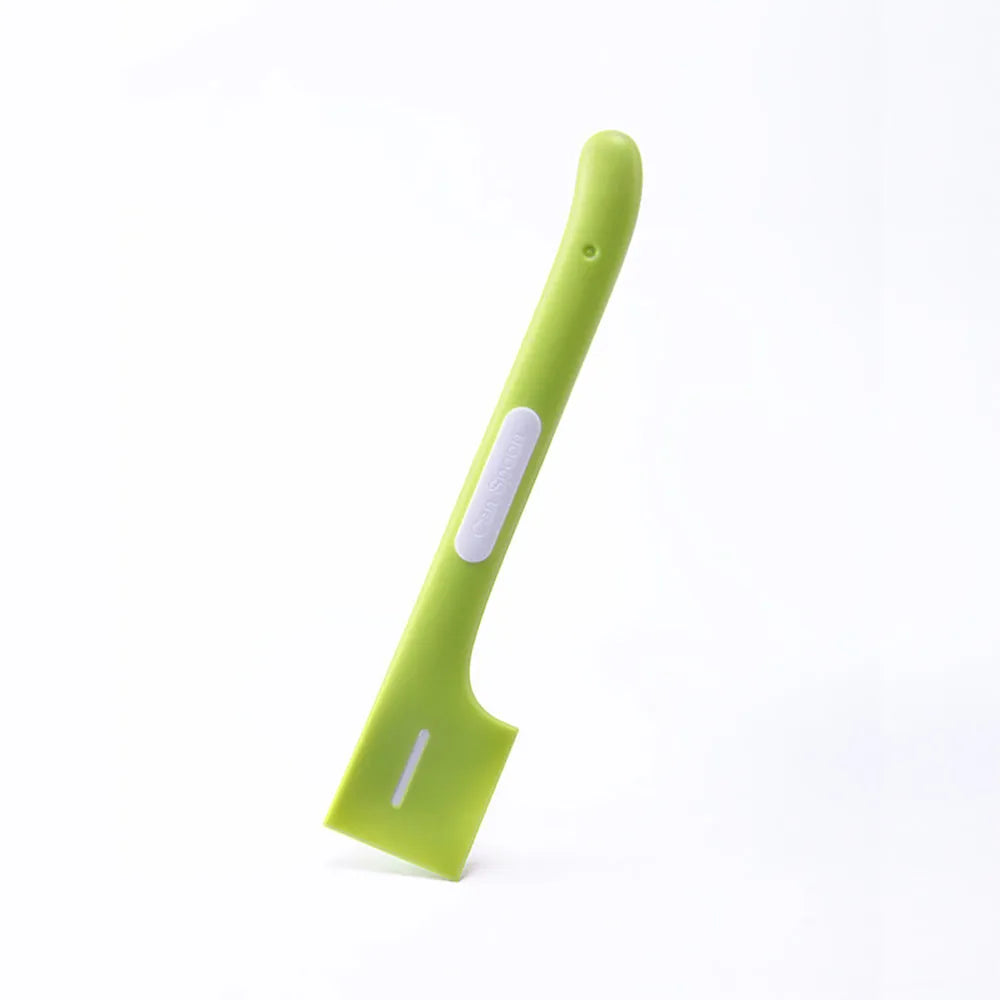 Long-handled pet feeding spoon for canned food with right-angle design