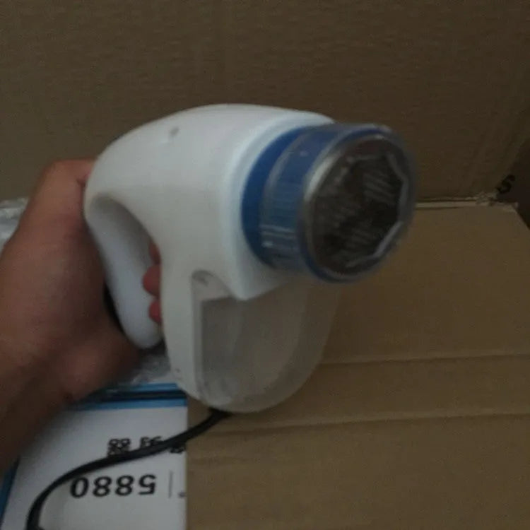 Blue electric lint remover for clothes, fleece and woolen coats with Europe plug and straight-in design