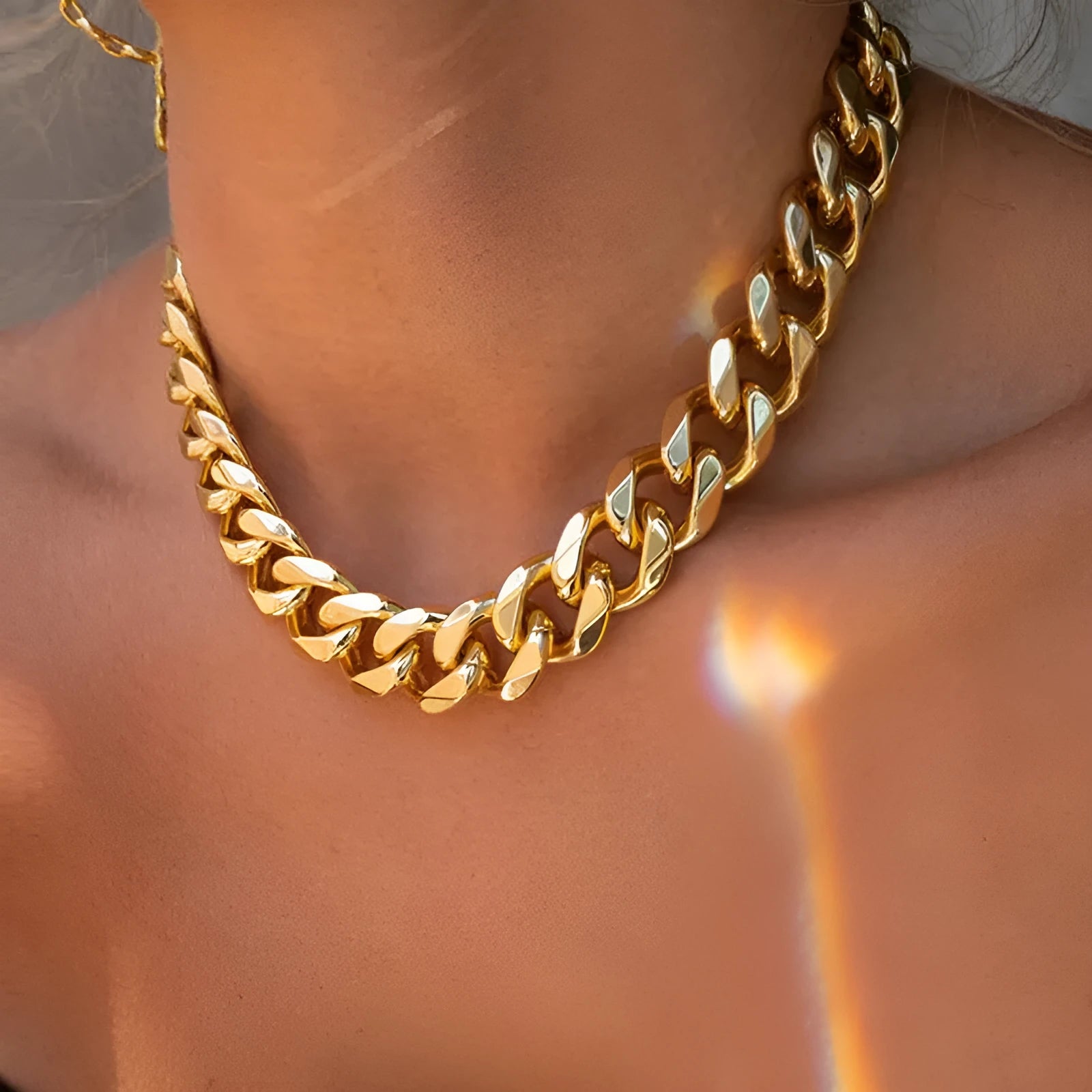 Gold coloured thick chain necklace for women, 32cm long with a 6cm pendant drop.