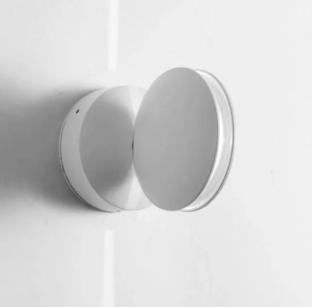 Wall-mounted 8W LED spotlight in aluminum alloy, 16.5cm x 11cm, with 360 degree rotation and waterproof design