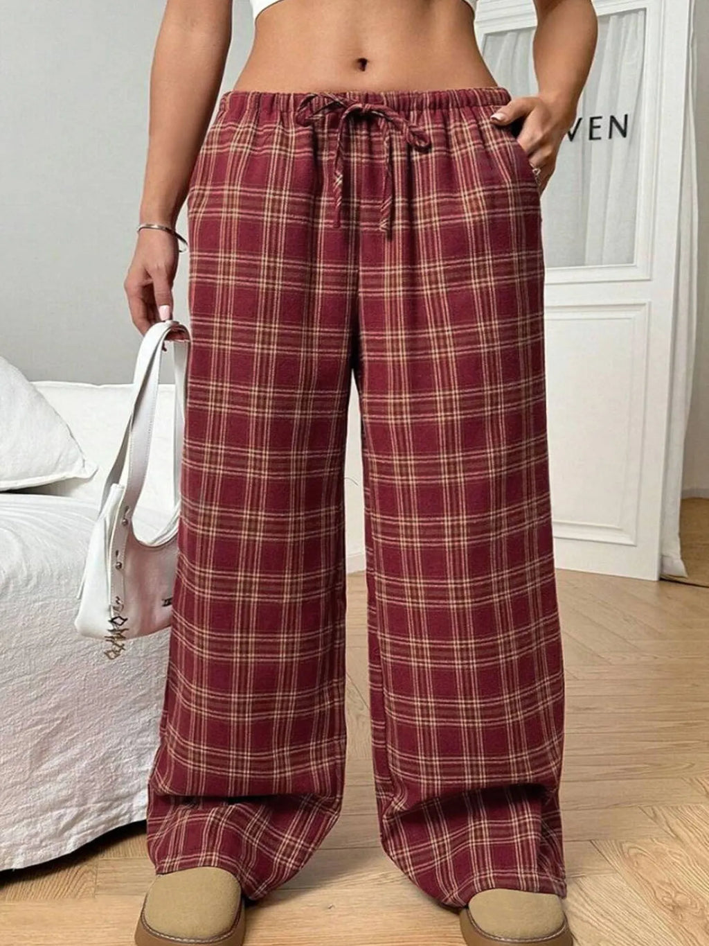 Women's casual plaid trousers with drawstring waist and side pockets in blue or red colours