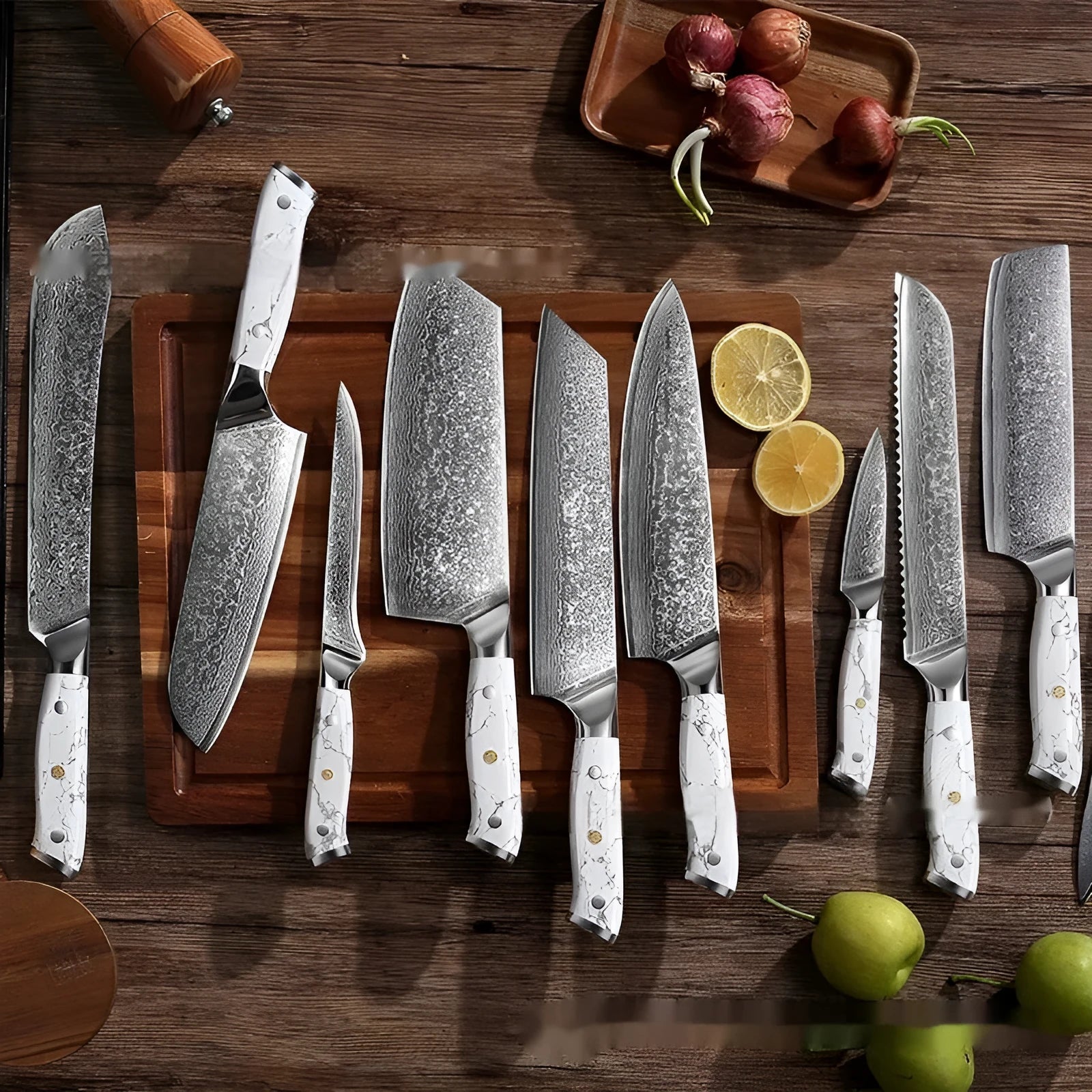 Damascus pattern chef knife with VG10 steel blade, 21cm cutting edge, modern handle design