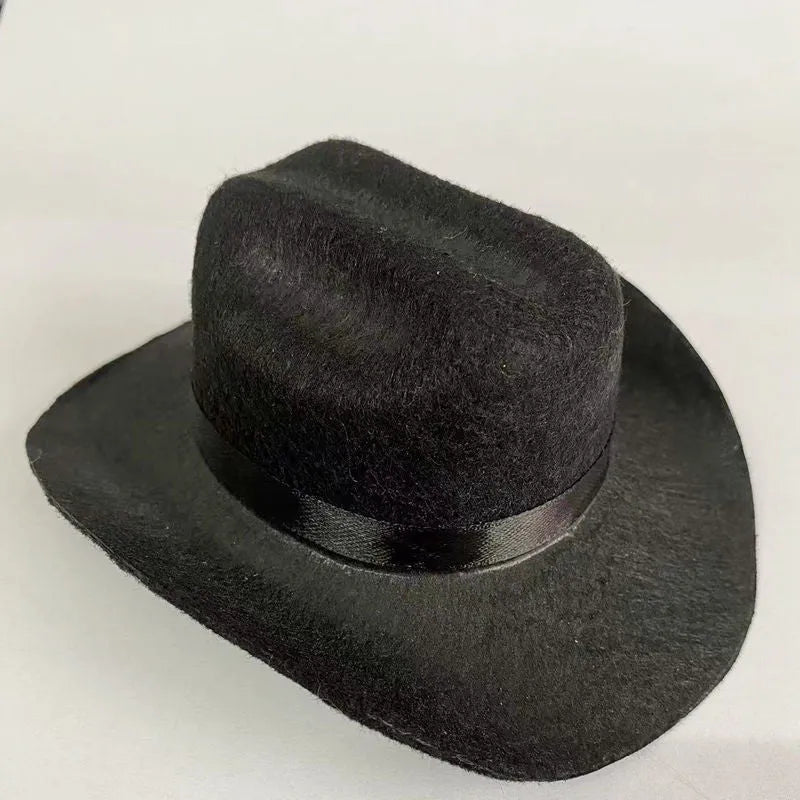XINGX brown and black British-style cowboy hat for cats on a mannequin head.