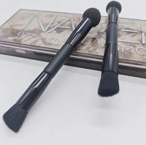 Double-headed miter sponge concealer brush with black artificial fibre bristles and wooden handle