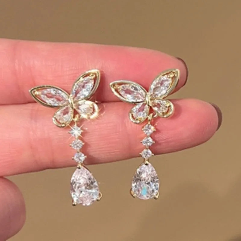 Close-up of women's platinum-coloured bow-shaped stud earrings on a zinc alloy base.