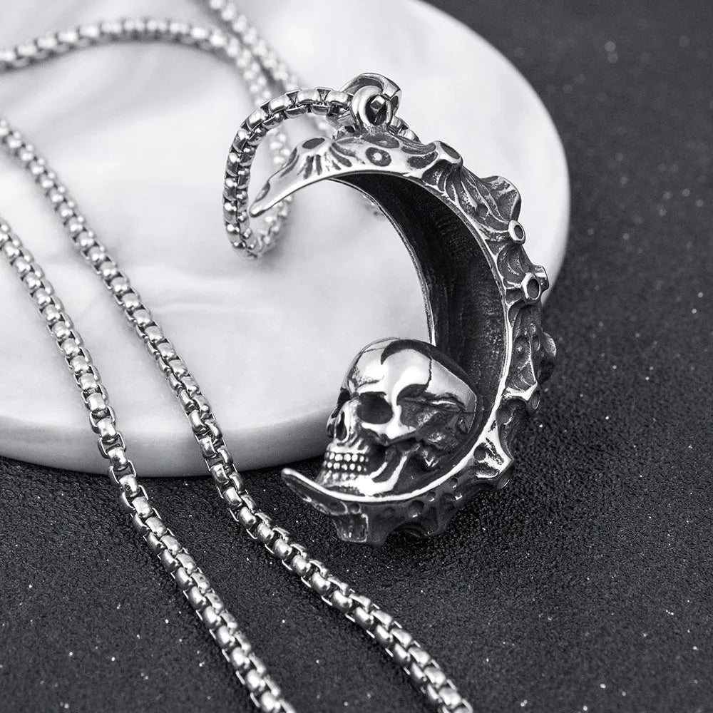 Men's silver skull necklace with stainless steel chain and alloy pendant in sports-style design