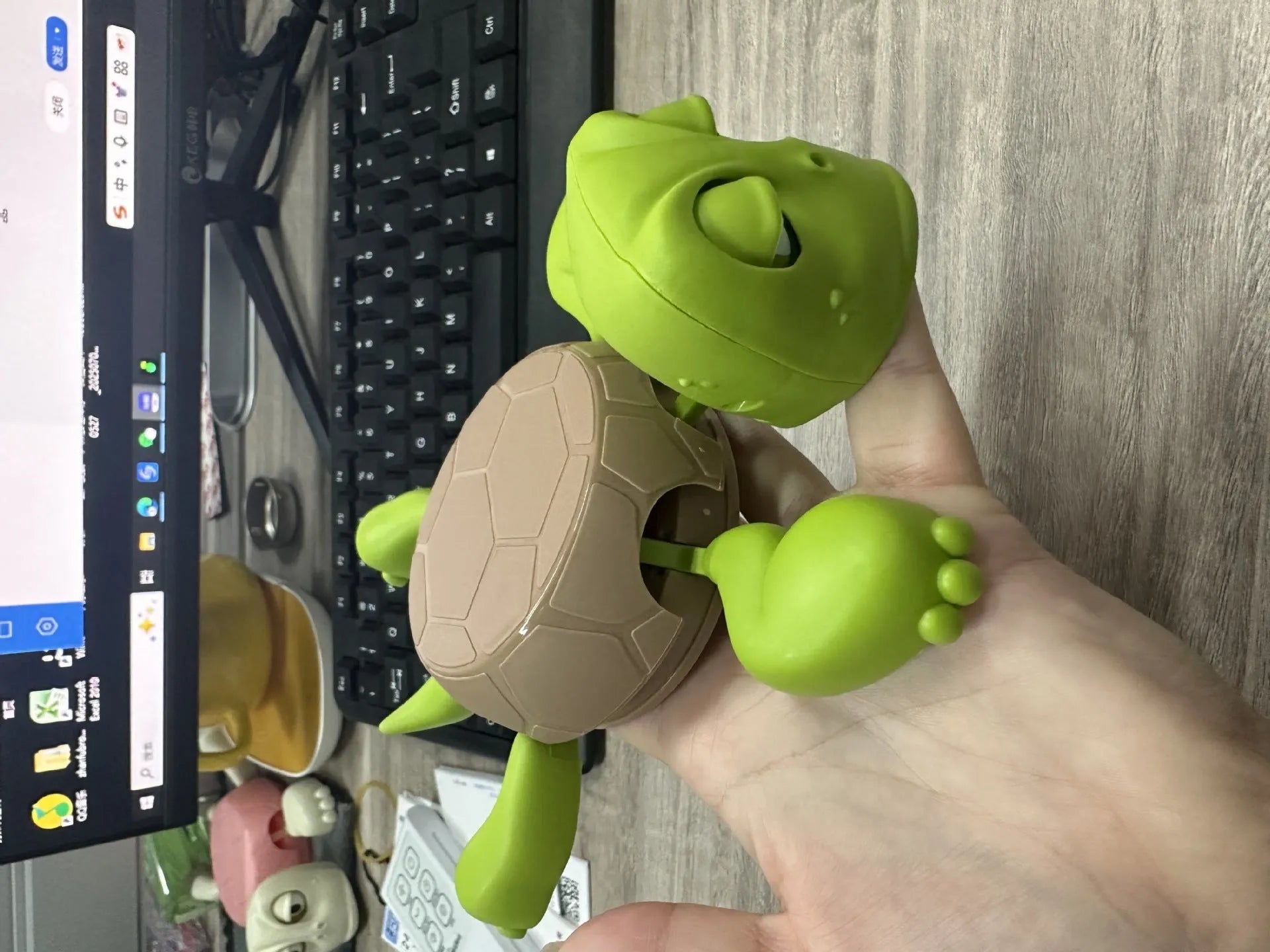 Turtle design ABS plastic coaster in light green for heat insulation and table protection.