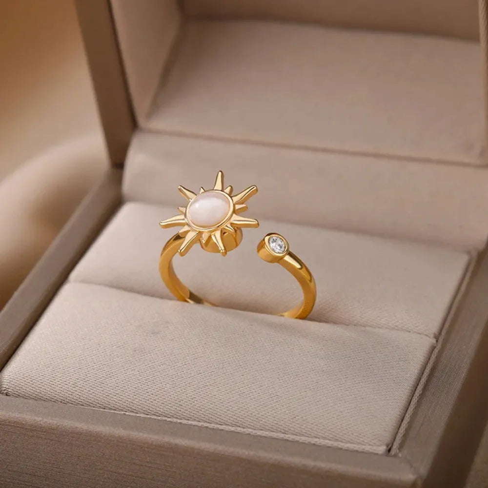 Adjustable copper decompression ring with geometric round shape in gold or platinum finish