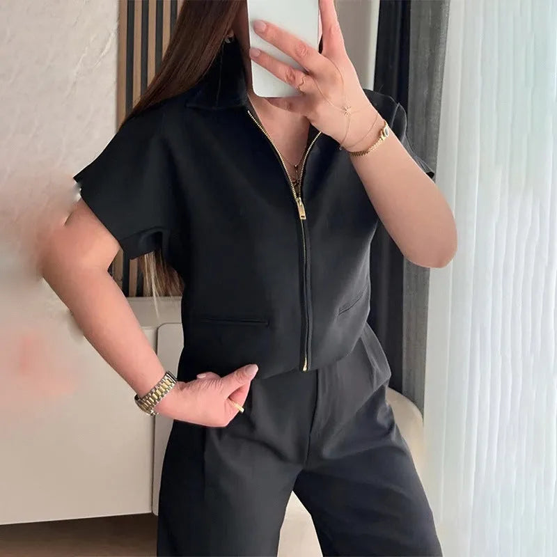 Loose fit casual top with short sleeves in black, white or yellow polyester fabric