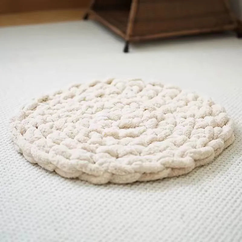 Hand-woven chenille thick needle wool pet mat for dogs and cats in six colours and five sizes