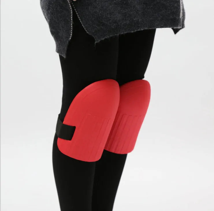 A pair of rectangular EVA foam knee pads in army green colour, shown with dimensions 19cm by 15cm.