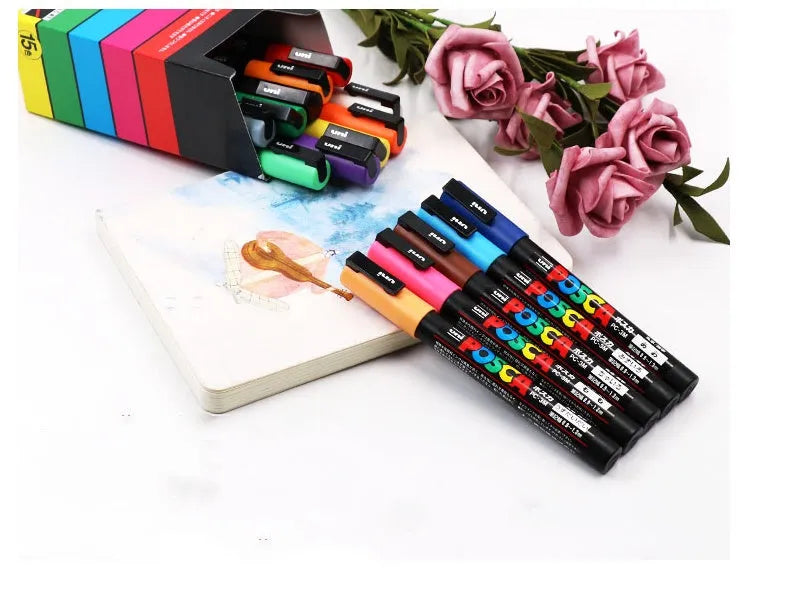 8-colour acrylic marker pen set with 0.9-1.3mm tips and 141mm pens in a plastic case.