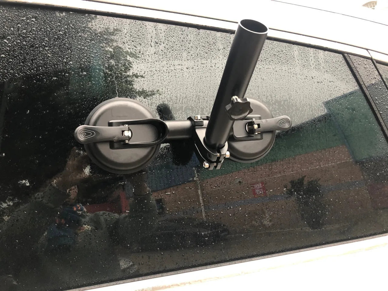 Black car suction cup flagpole base with rubber disc and ABS construction for vehicle window mounting