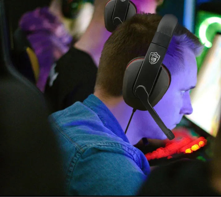 Black wired gaming headset for computer with 6.3mm plug and 40mm speaker drivers