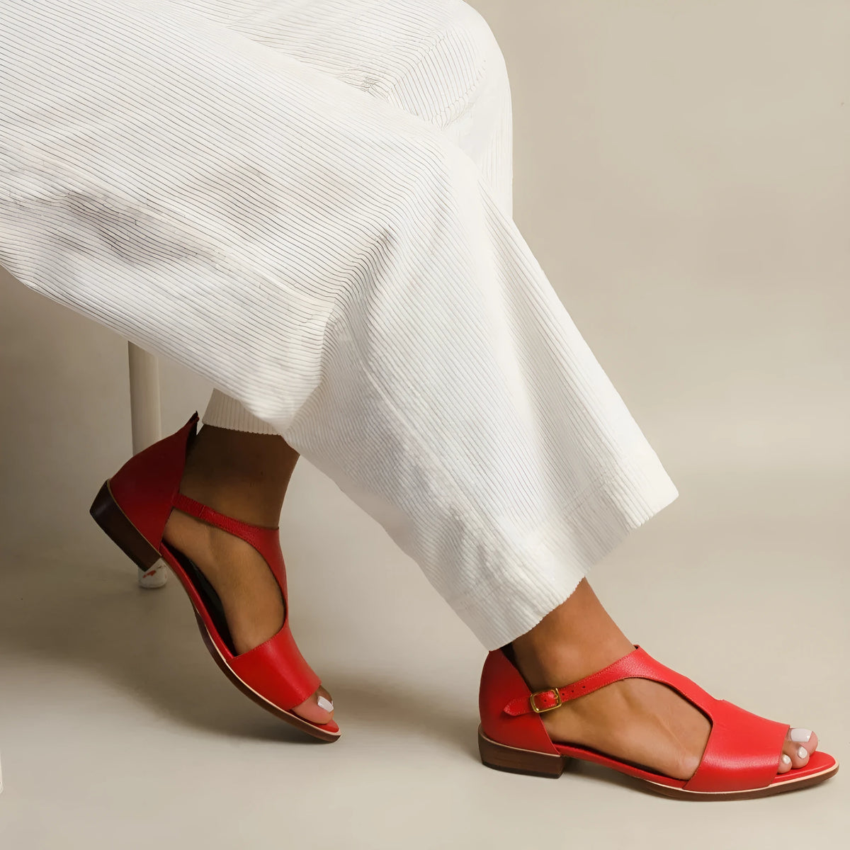 Red women's sandals with square buckle and herringbone toe holder design