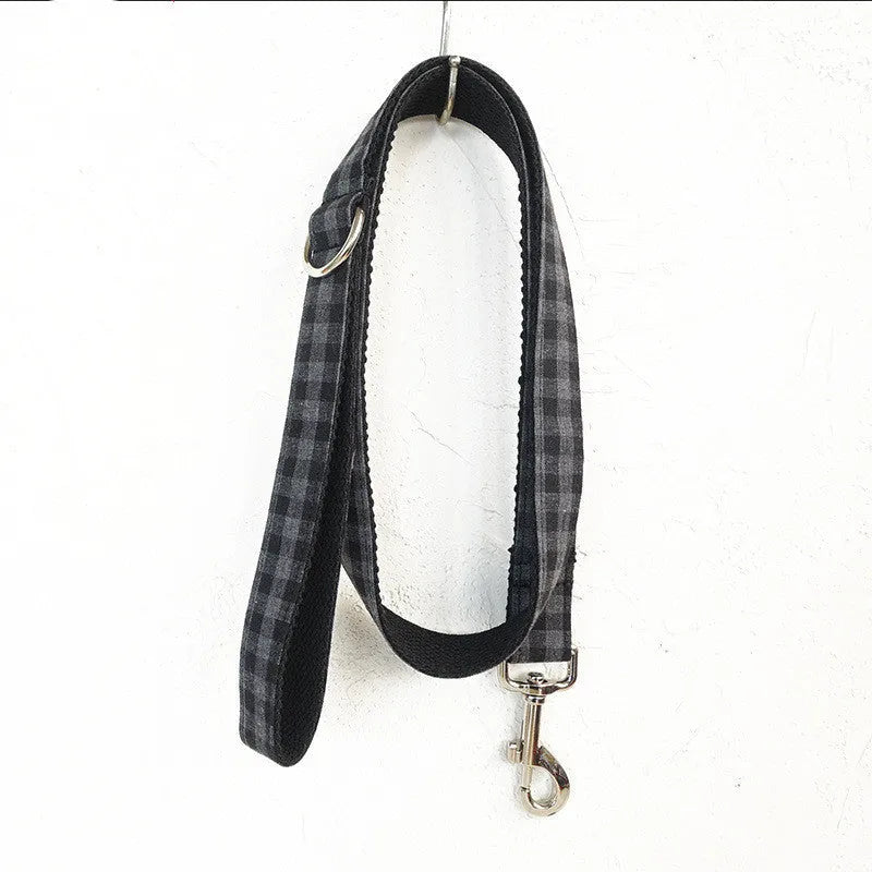 Black polyester pet leash training dog leash with rope strap and collar chain ring, available in sizes XS to XL.