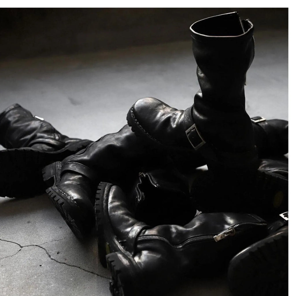 Men's black retro Martin boots with side zipper and round toe on a plain background.