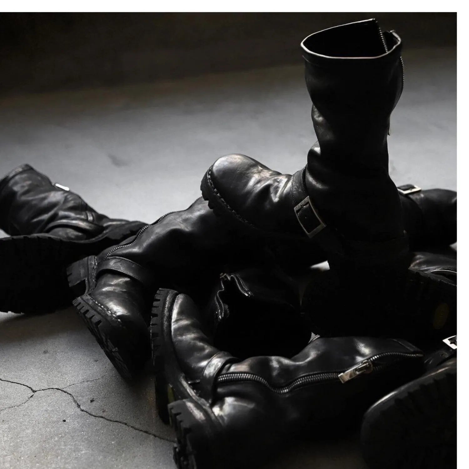 Men's black retro Martin boots with side zipper and round toe on a plain background.