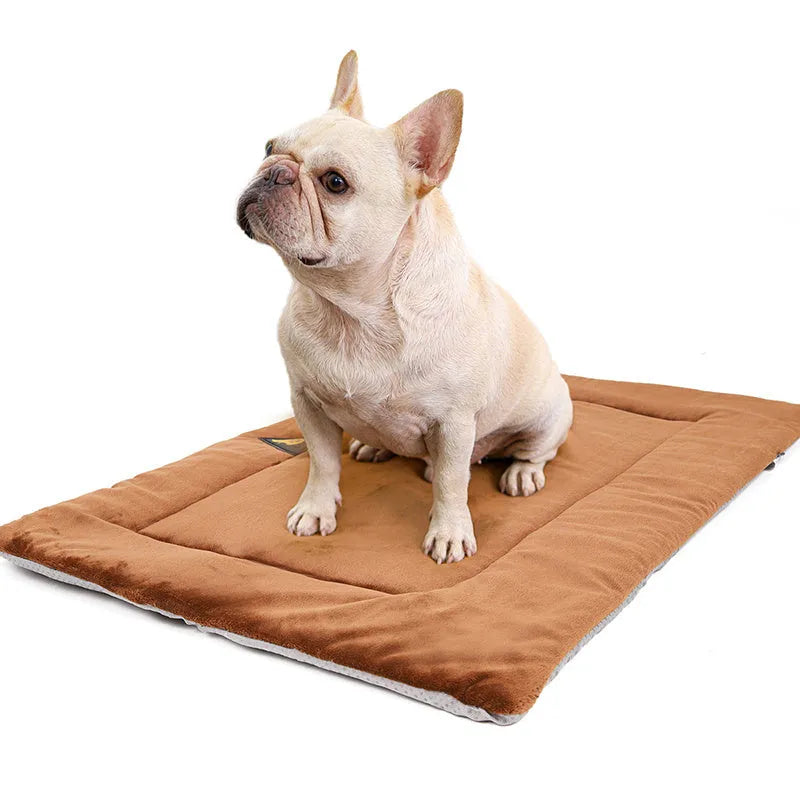 Self heating pet mat in brown, nylon fleece, anti-slip, machine washable, size S to XL