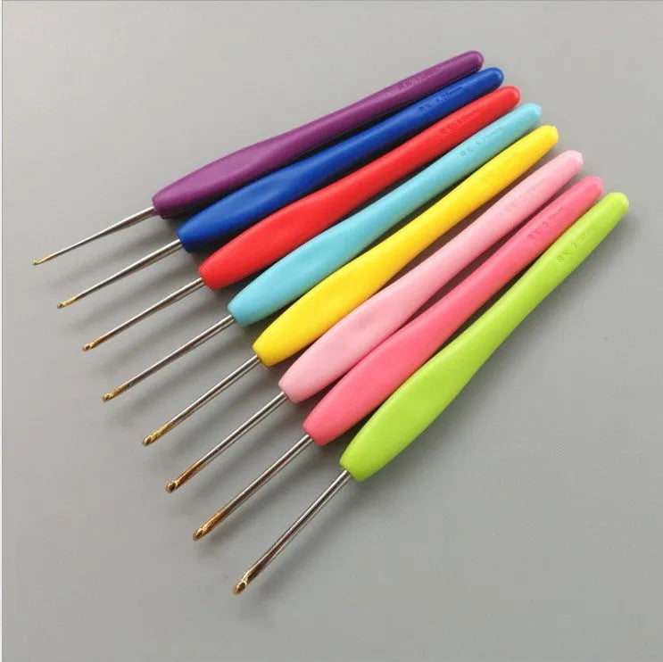 Complete set of 16 crochet hooks with two handle types and a grey PU storage bag