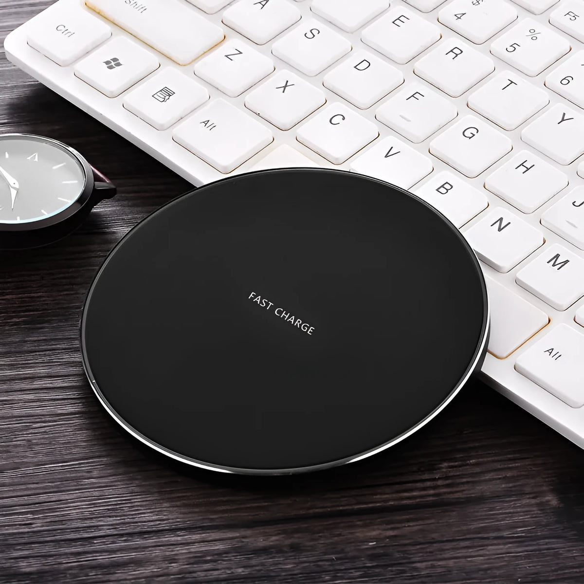 Ultra-thin wireless charger 98x98x6.5mm in black, red, white, and yellow, with 8mm transmission distance and fast charge support.