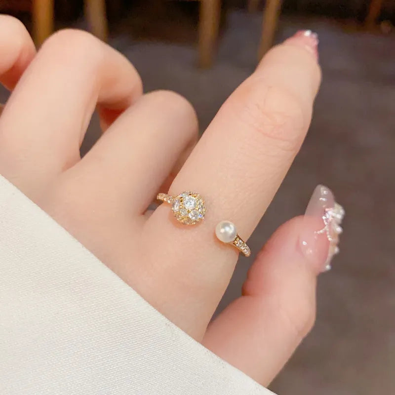 Round zircon open-end pearl ring with geometric design in gold or silver colour options
