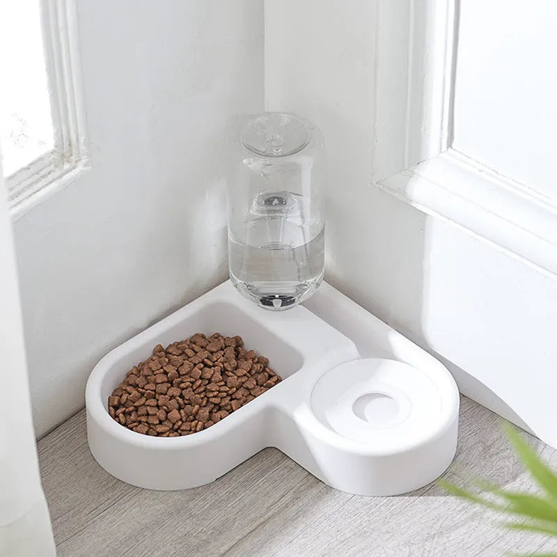 White cat water fountain with filtration system measuring 22x26x16cm