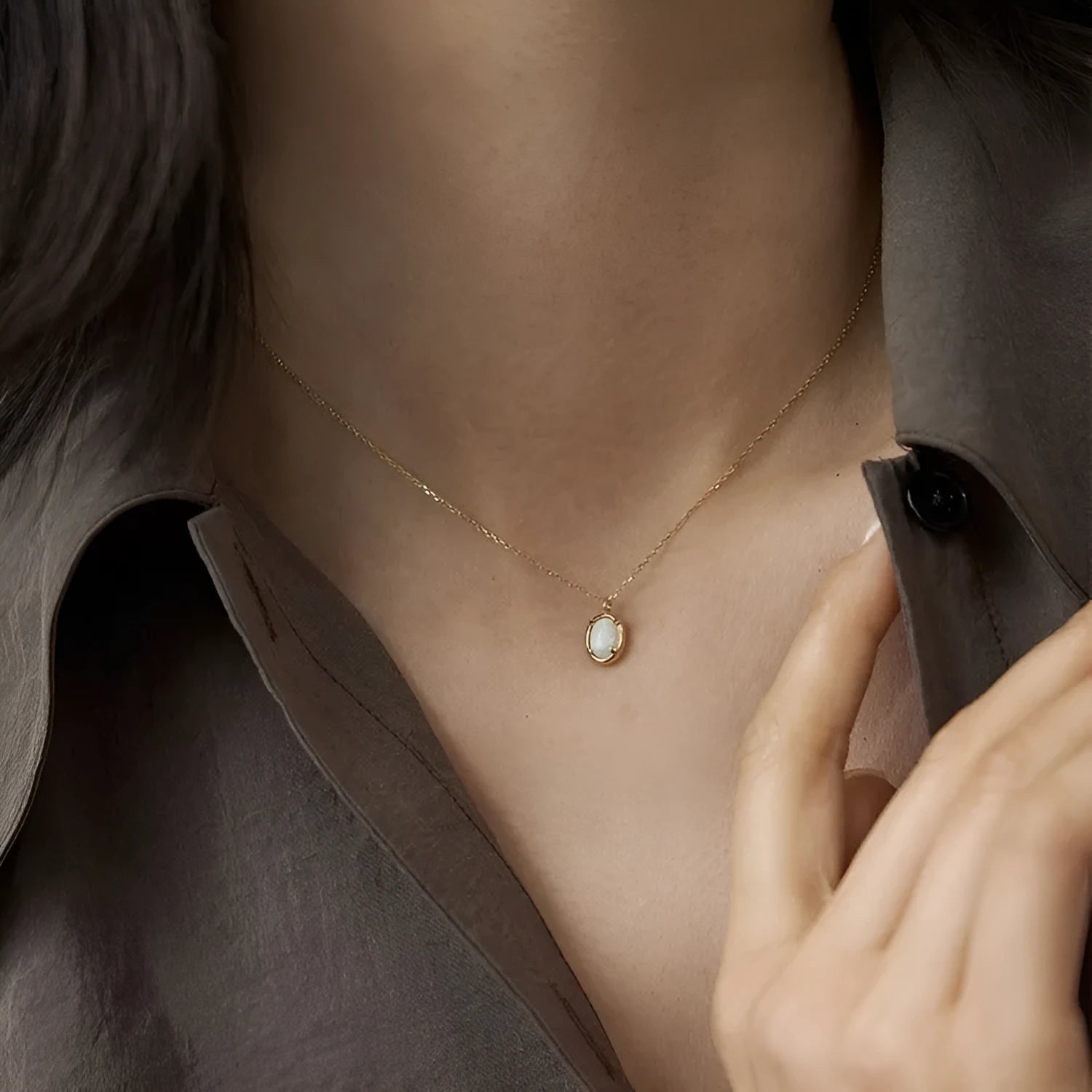 Geometric oval pendant necklace with jelly opal stones in 925 silver with gold plating