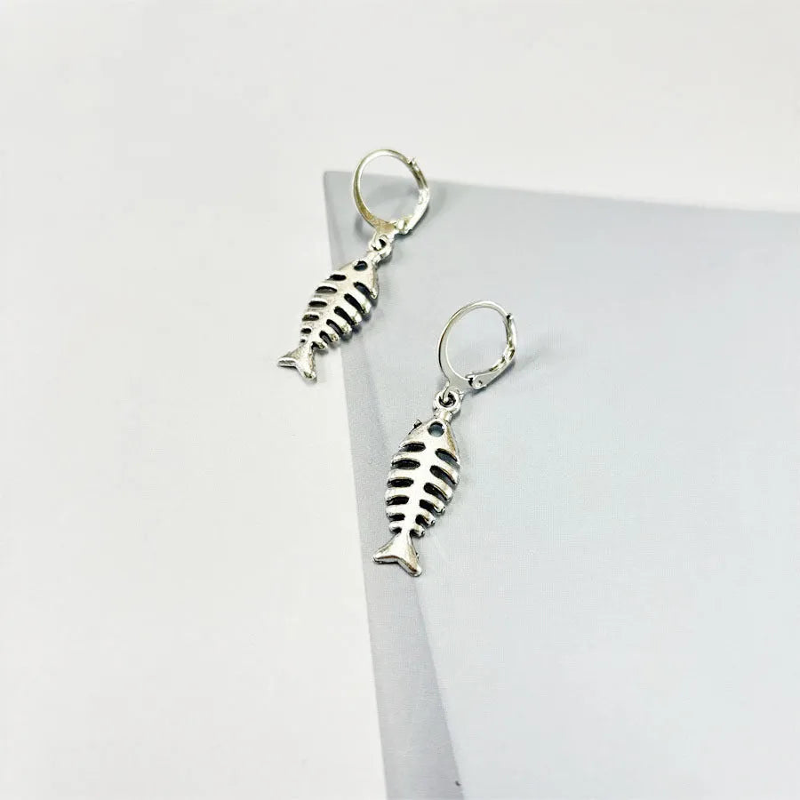 Women's retro-style alloy fishbone pendant necklace and matching earrings set on a white background