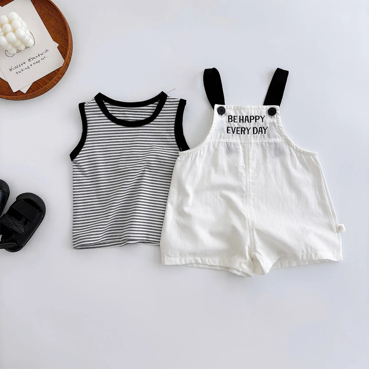 Neutral cotton infant two-piece set with short-sleeve top and shorts overalls in vest suit colour