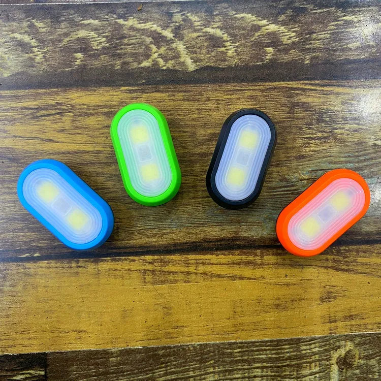 Small keychain work light with ABS body in green, blue, black, or orange, 3W power supply and no.7 battery.