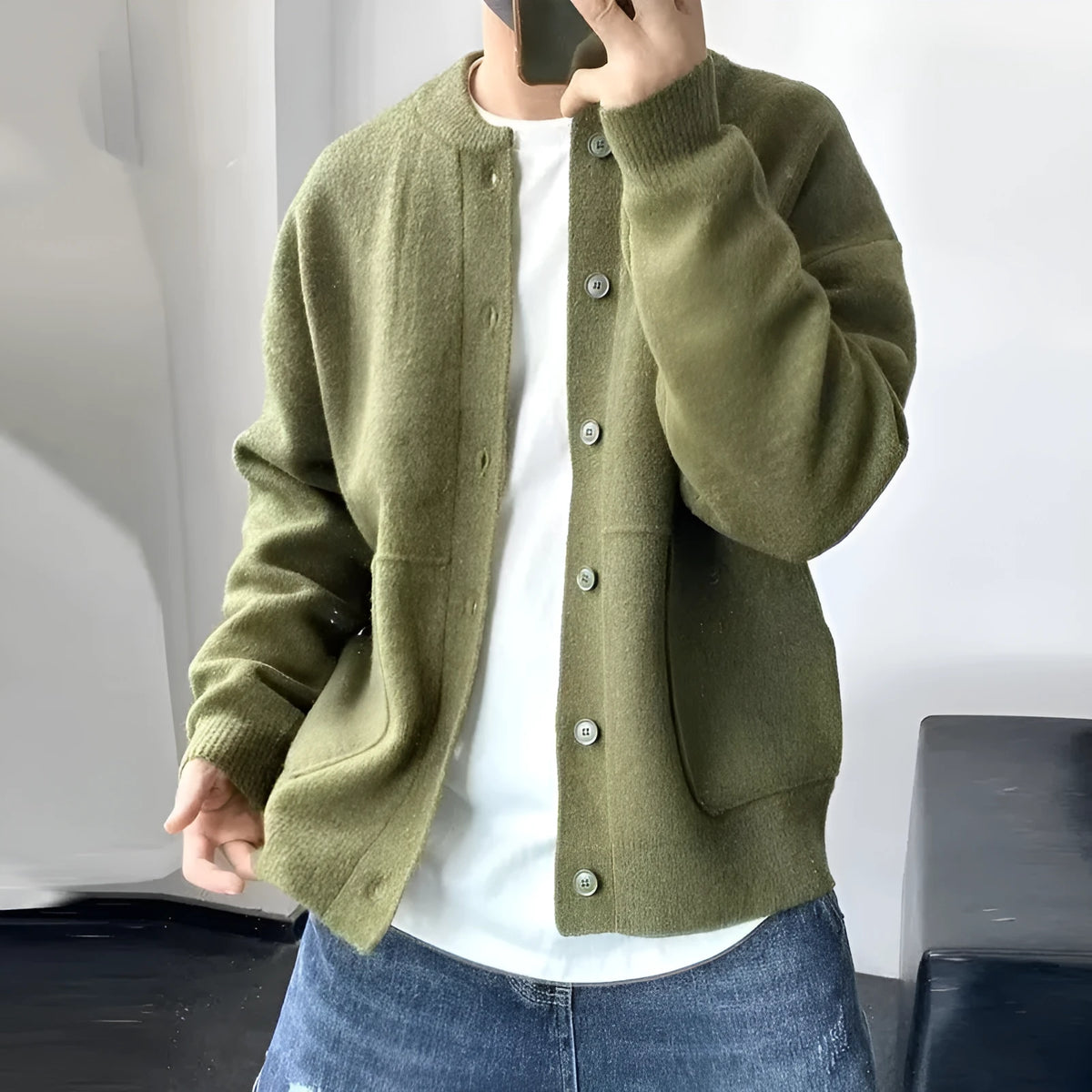 Men's loose cardigan sweater in black, green or apricot with round neck and long sleeves