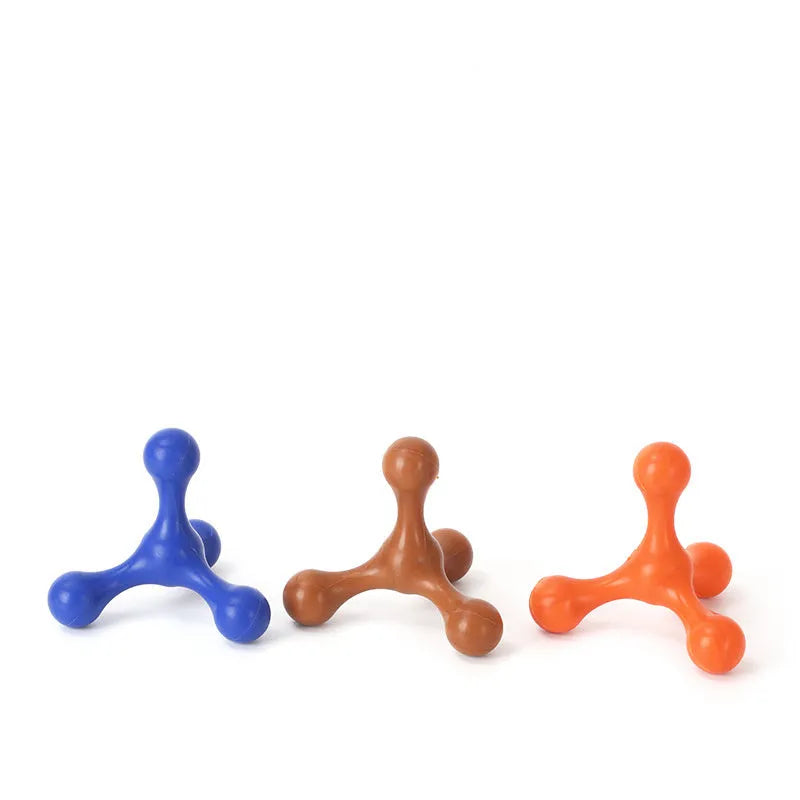 Beef-flavoured silicone chew toy for small and medium dogs with three-legged design