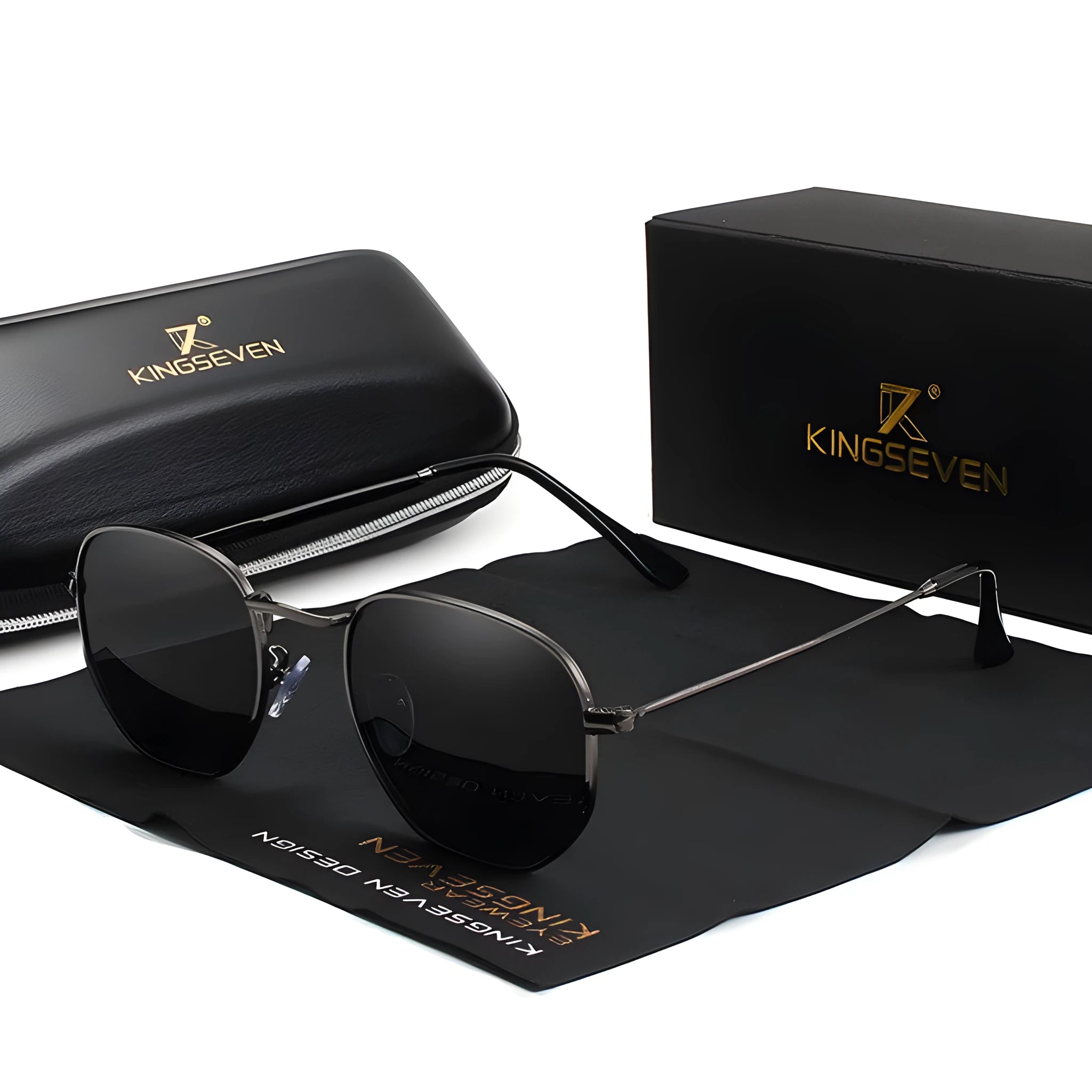 Classic round retro sunglasses for men in black frame with round lenses