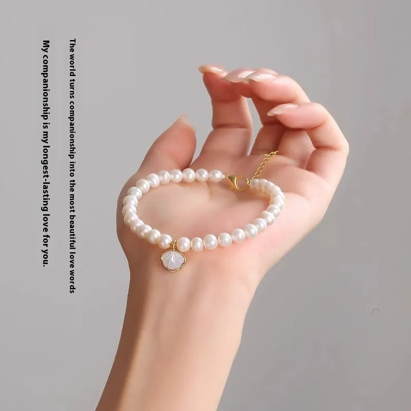 Women's freshwater pearl bracelet with fan-shaped design and alloy clasp, 16cm long.