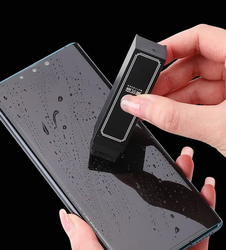 Black package containing 40 disposable pre-moistened wipes for mobile phone screen and body decontamination