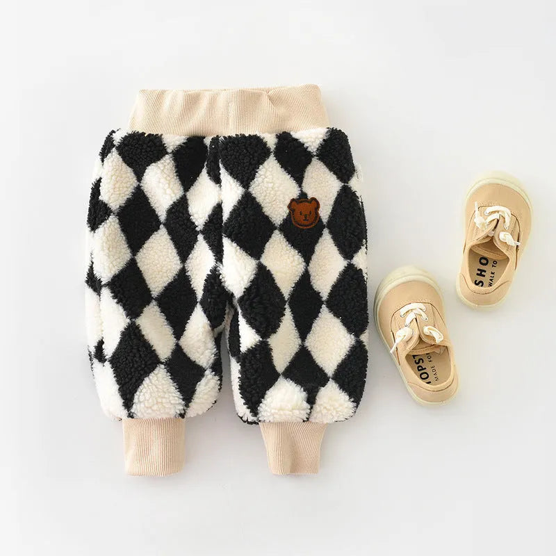 Baby fleece trousers in cotton, unisex sweatpants with cartoon pattern, available in beige, brown, black plaid, and khaki plaid.