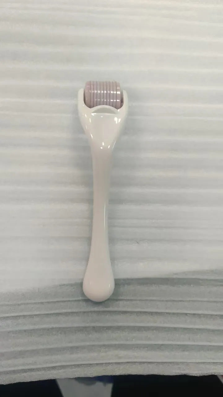 540 Micro Needle Roller device with mechanical font size display showing needle specification