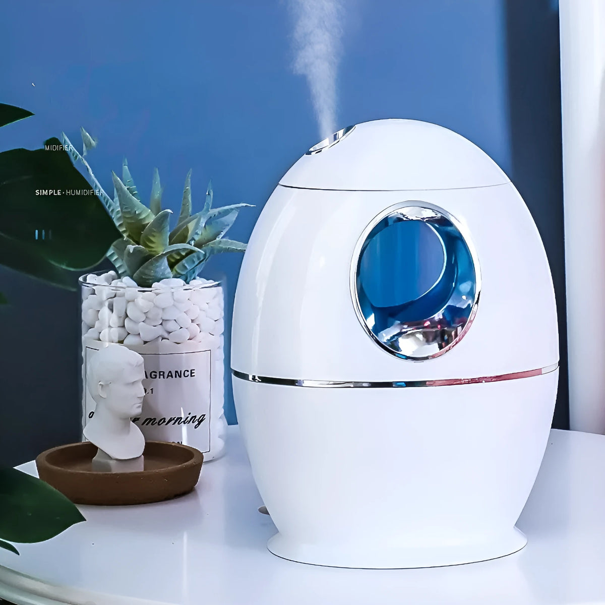 White columnar USB-powered humidifier with 2.5 litre tank for large rooms up to 60 square metres
