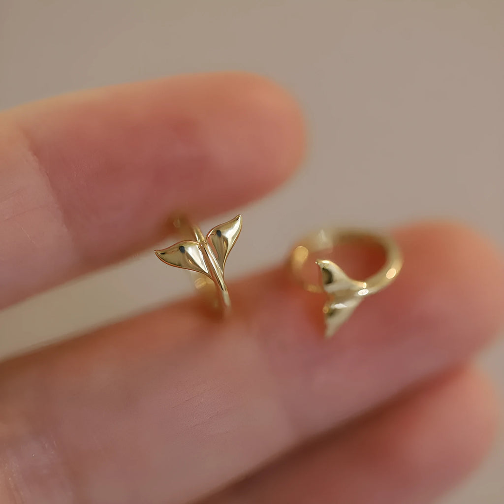 S925 sterling silver fishtail earring with 14k gold plating, showing 8mm inner diameter.