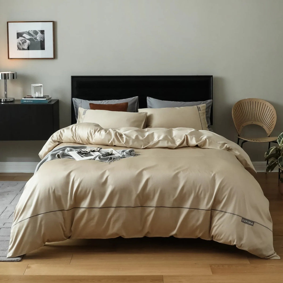Embroidered pure cotton four-piece bed sheet set with quilt cover, bed sheet and pillowcase in blue, champagne, grey, pink or white.