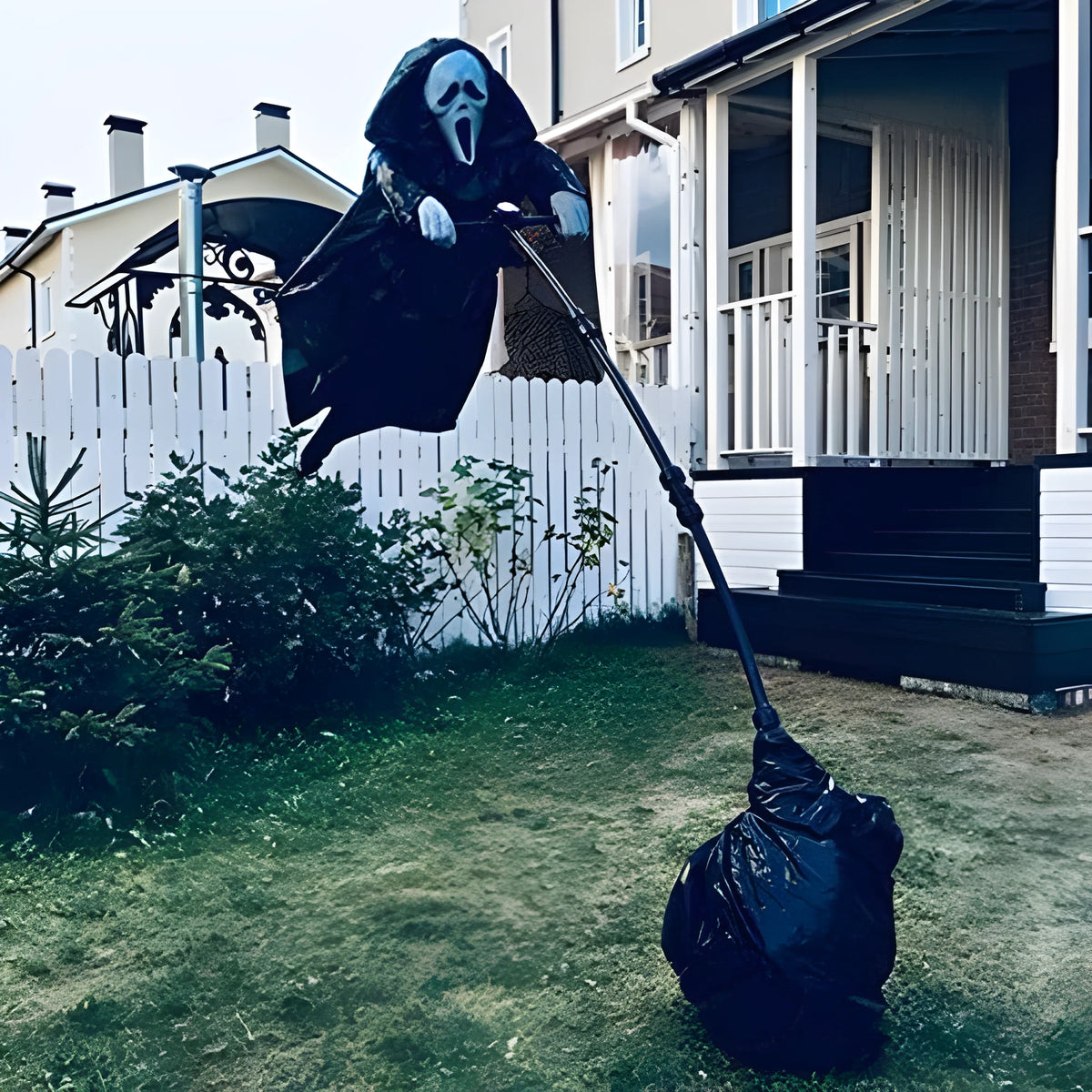 Halloween skull screaming scarecrow decoration, plastic skull prop, 70 x 40cm, for home and garden