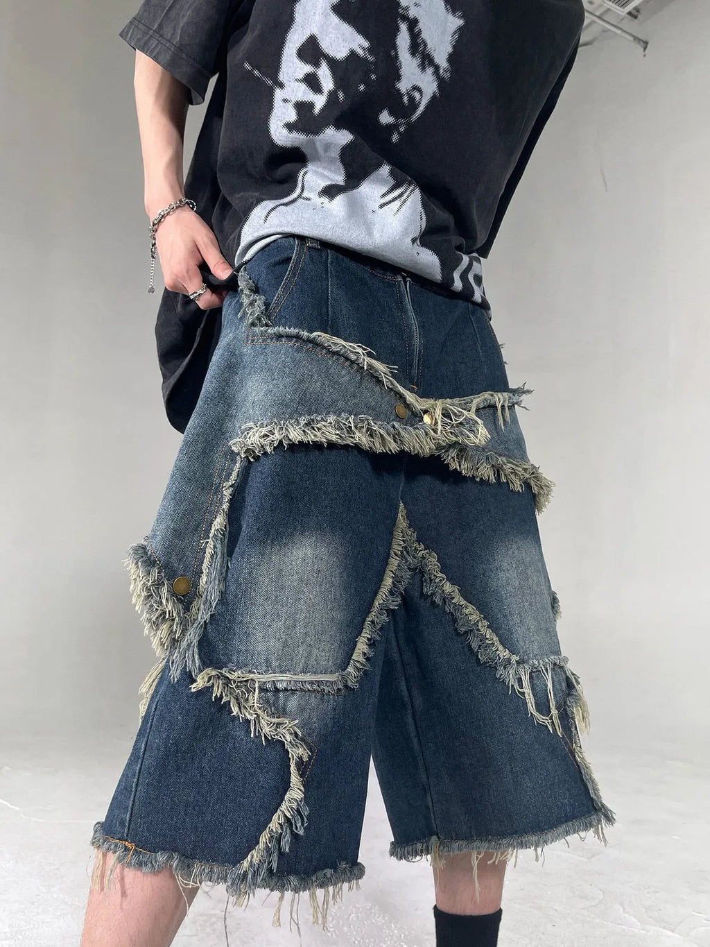 Blue retro denim shorts with frayed hem and five-pointed star design, loose fit for summer