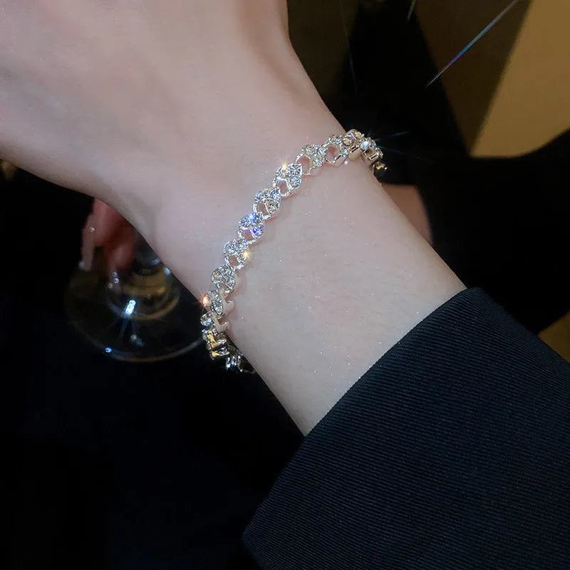 Silver heart-shaped metal bracelet for women with inlaid zircon