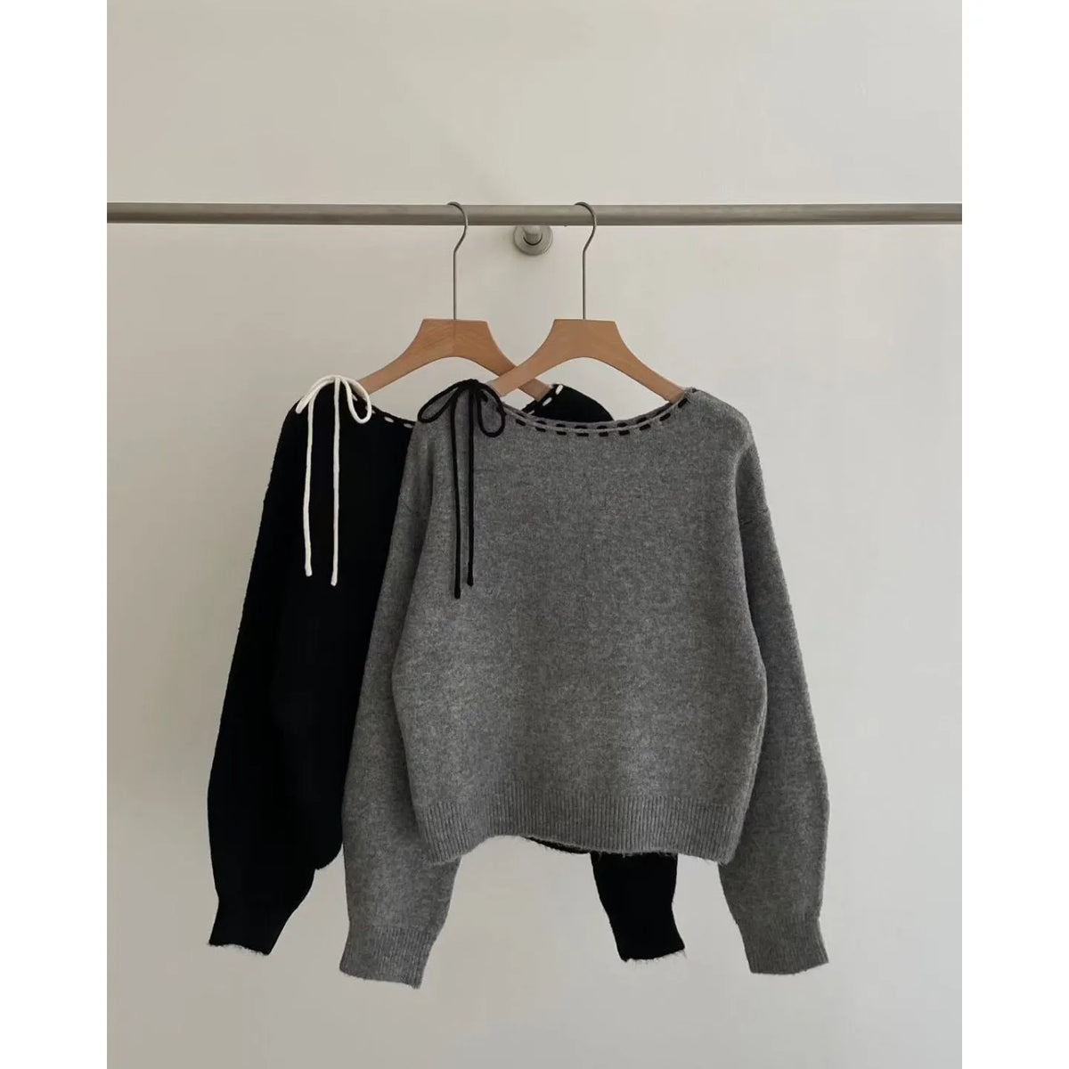 Women's grey loose-fitting pullover knitwear with relaxed sleeves and crew neck