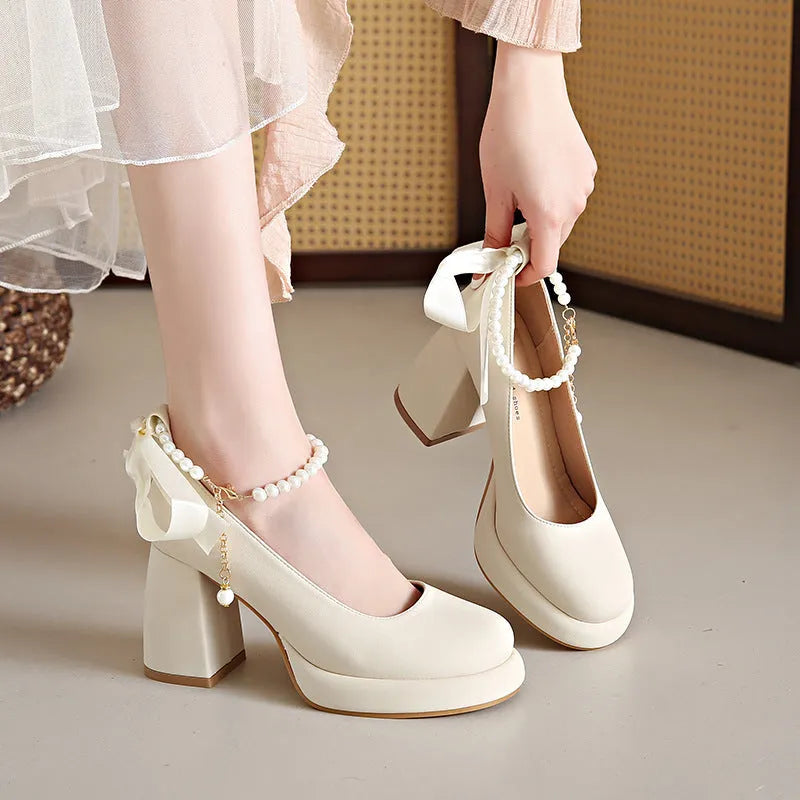 Women's beige Mary Jane shoes with chunky heel and ankle-strap buckle