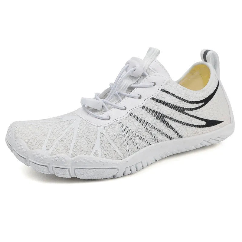 Low-top breathable running shoes in multiple colours with lace-up front and natural rubber sole