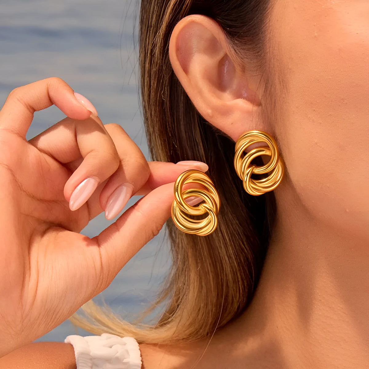 Minimalist geometric circle stud earrings in gold, stainless steel with electroplating and 18K purity