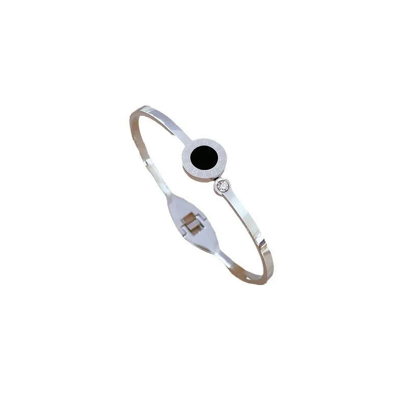 Roman titanium steel bracelet with electroplated gold or silver finish, retro fashion design, single bracelet.